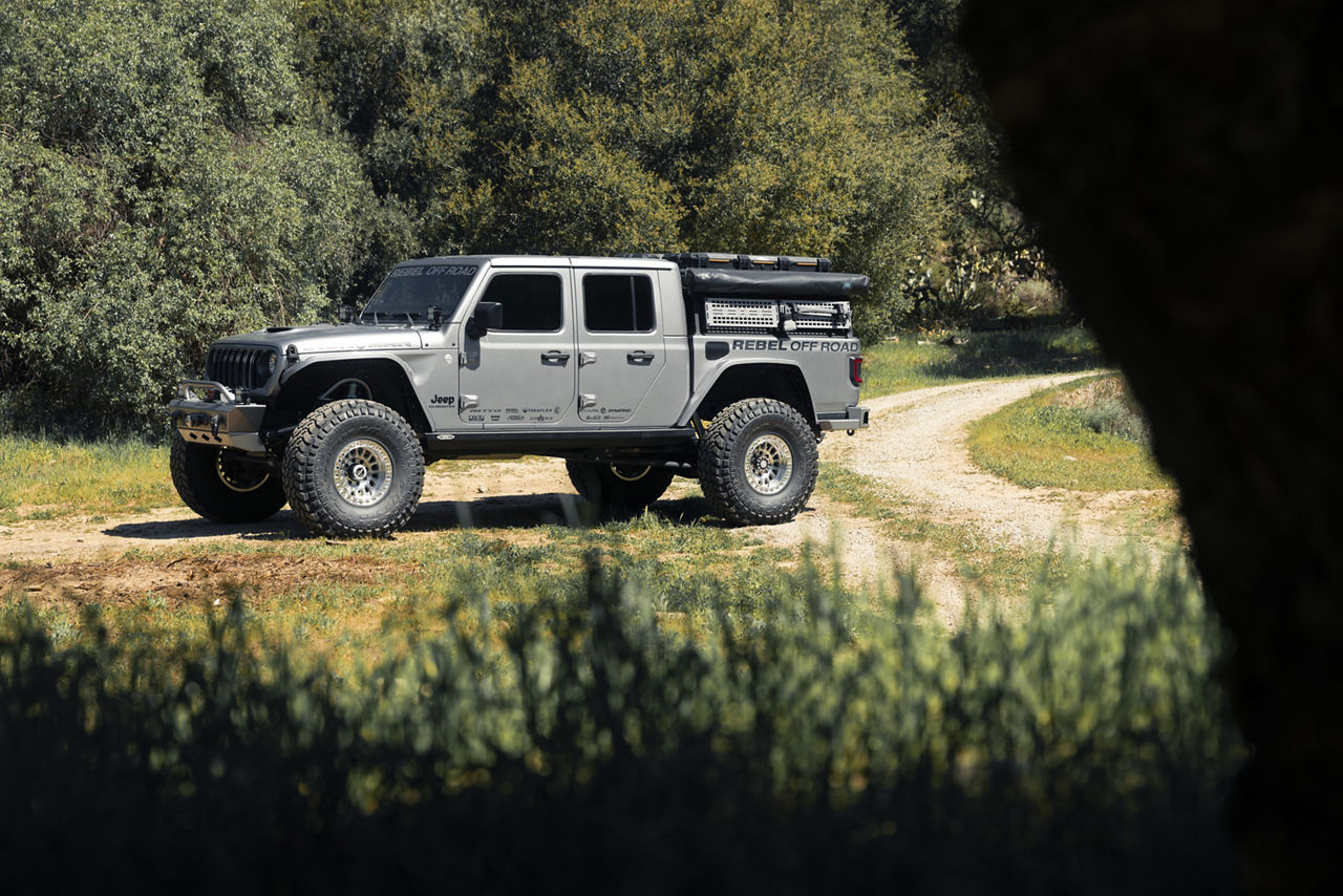 2024 Jeep Gladiator - KMC IMPACT BEADLOCK - Machined | KMC Wheels